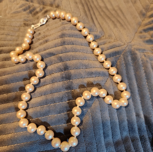 Really cute faux pearl necklace - Picture 9 of 9